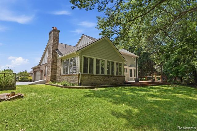 5336 Urbana Drive, Brighton, MI 48116