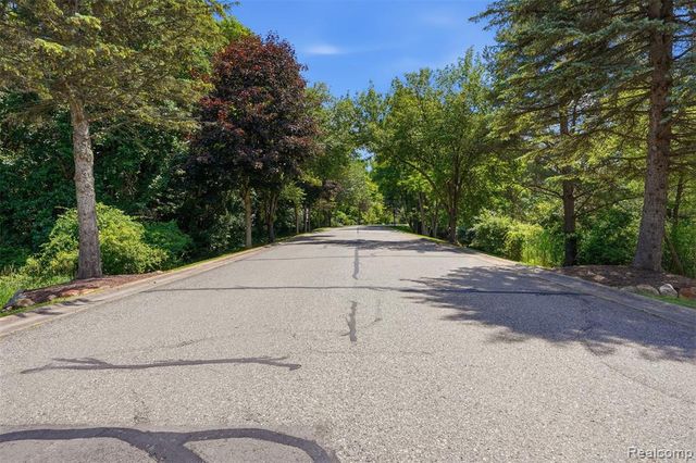 5336 Urbana Drive, Brighton, MI 48116