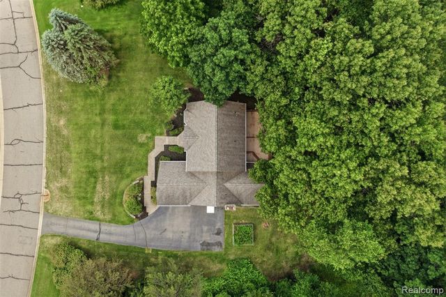 5336 Urbana Drive, Brighton, MI 48116