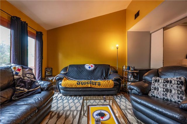 1546 Creekside Road, Whitehall Twp, PA 18052