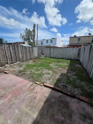 932 W 80th Pl, Hialeah, FL 33014