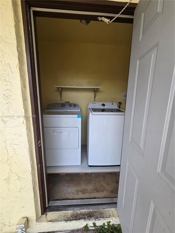 932 W 80th Pl, Hialeah, FL 33014