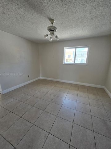 932 W 80th Pl, Hialeah, FL 33014
