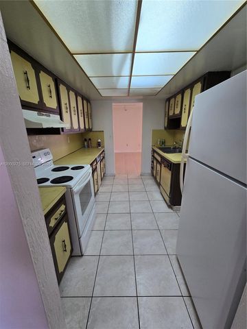 932 W 80th Pl, Hialeah, FL 33014