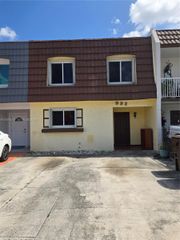 932 W 80th Pl, Hialeah, FL 33014