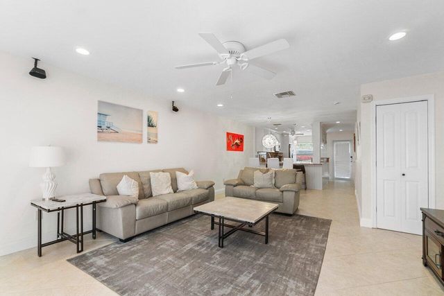 842 SE 19th Avenue 103, Deerfield Beach, FL 33441