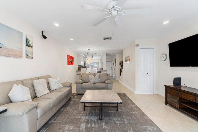 842 SE 19th Avenue 103, Deerfield Beach, FL 33441