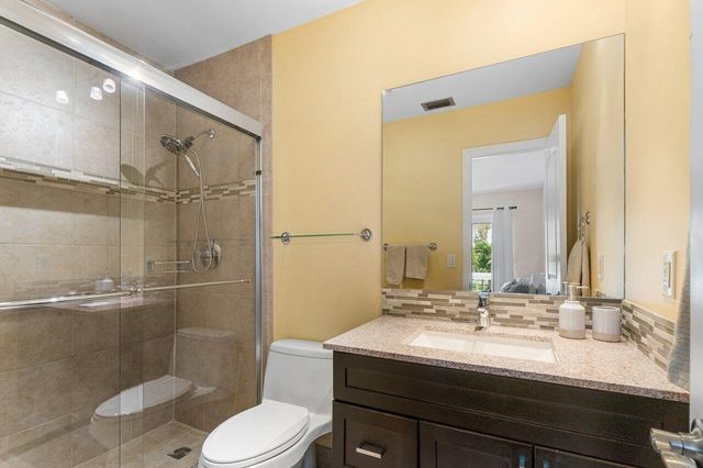 842 SE 19th Avenue 103, Deerfield Beach, FL 33441