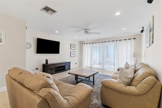 842 SE 19th Avenue 103, Deerfield Beach, FL 33441