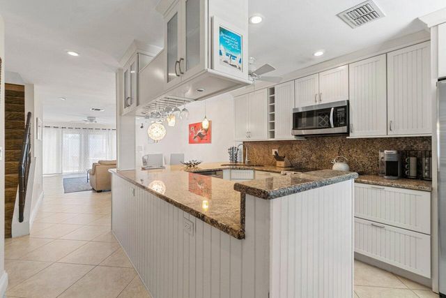 842 SE 19th Avenue 103, Deerfield Beach, FL 33441
