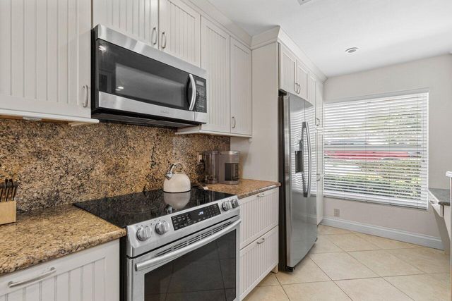 842 SE 19th Avenue 103, Deerfield Beach, FL 33441