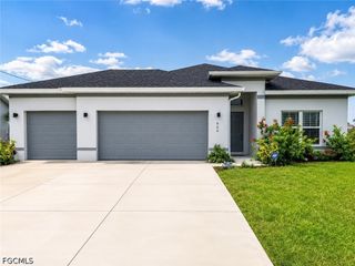 924 NE 11TH TER, Cape Coral, FL 33993