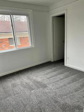 2180 Olive Avenue, Lincoln Park, MI 48146