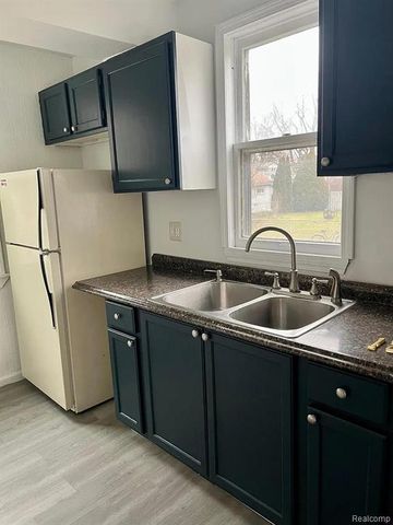 2180 Olive Avenue, Lincoln Park, MI 48146