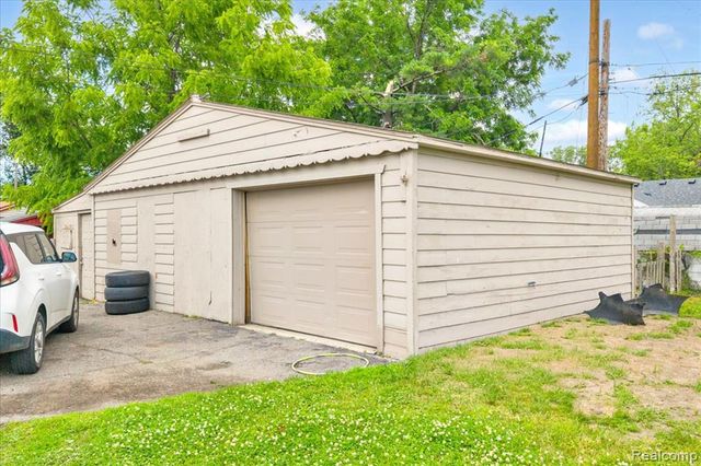2180 Olive Avenue, Lincoln Park, MI 48146