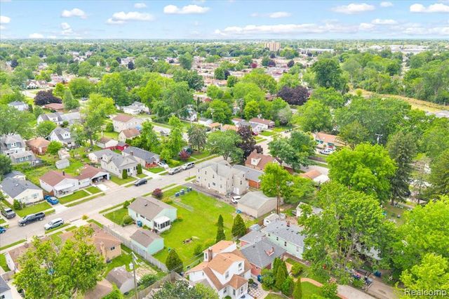 2180 Olive Avenue, Lincoln Park, MI 48146