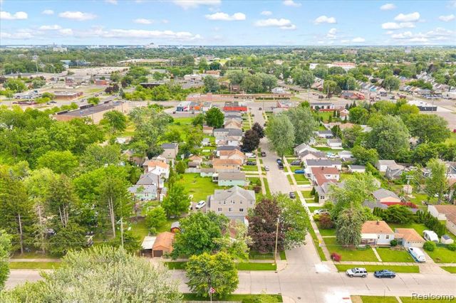 2180 Olive Avenue, Lincoln Park, MI 48146