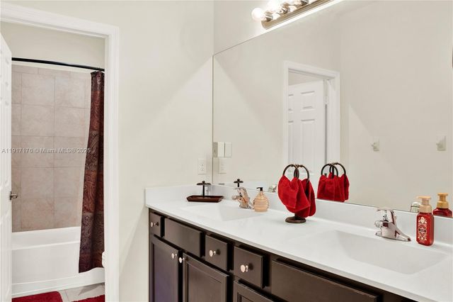 217 NE 23rd Ter, Homestead, FL 33033