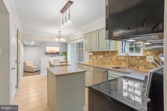 36 WHITECHAPEL DR, Mount Laurel, NJ 08054