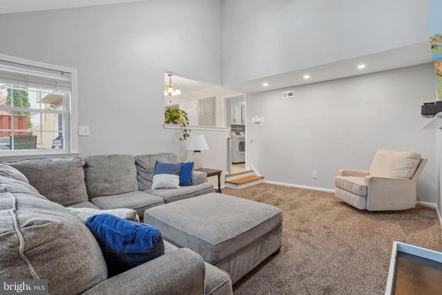 36 WHITECHAPEL DR, Mount Laurel, NJ 08054