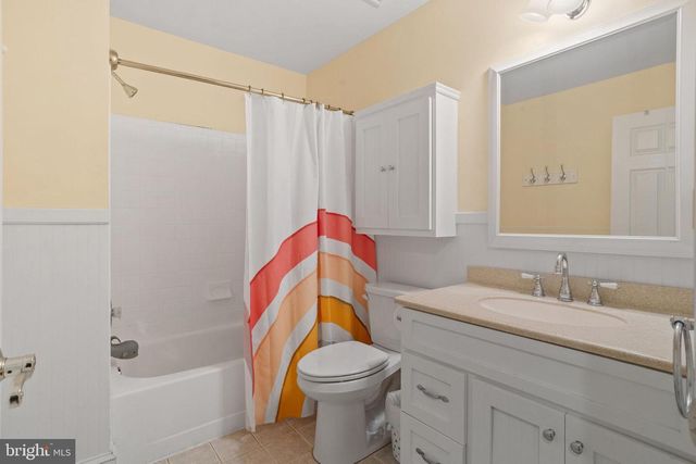 36 WHITECHAPEL DR, Mount Laurel, NJ 08054