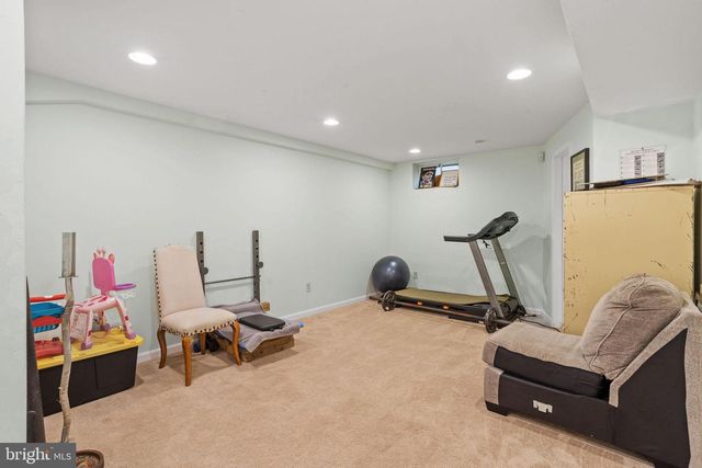 36 WHITECHAPEL DR, Mount Laurel, NJ 08054