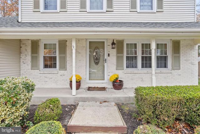 36 WHITECHAPEL DR, Mount Laurel, NJ 08054