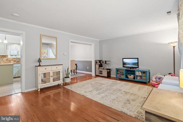 36 WHITECHAPEL DR, Mount Laurel, NJ 08054