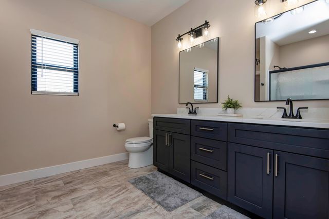 1367 S Casa Grande Avenue, Springfield, MO 65802