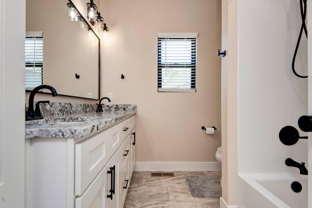 1367 S Casa Grande Avenue, Springfield, MO 65802