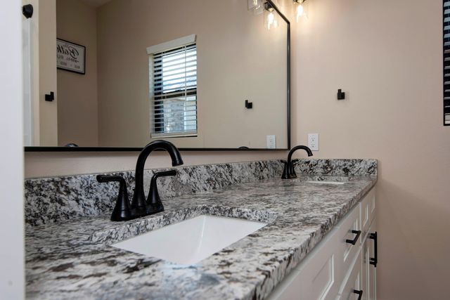 1367 S Casa Grande Avenue, Springfield, MO 65802