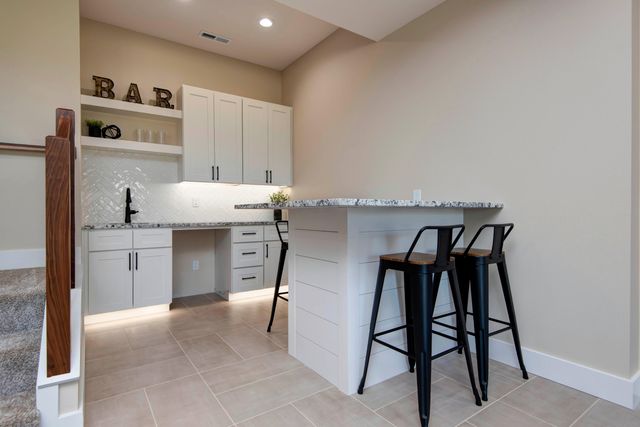 1367 S Casa Grande Avenue, Springfield, MO 65802