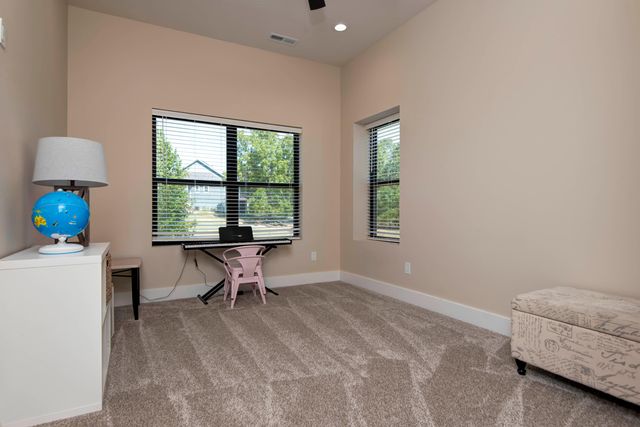 1367 S Casa Grande Avenue, Springfield, MO 65802