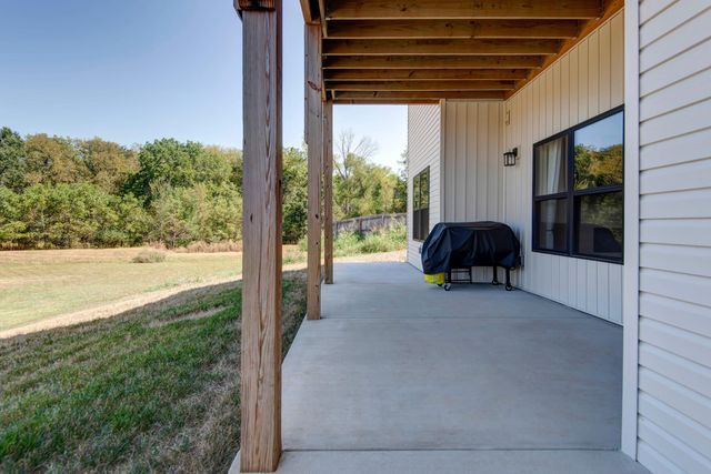 1367 S Casa Grande Avenue, Springfield, MO 65802