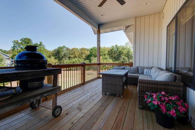 1367 S Casa Grande Avenue, Springfield, MO 65802