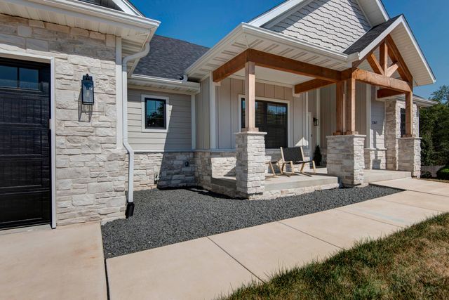 1367 S Casa Grande Avenue, Springfield, MO 65802
