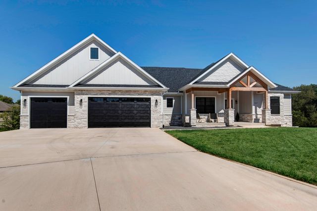 1367 S Casa Grande Avenue, Springfield, MO 65802