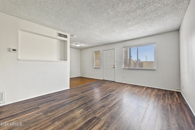 4701 E PUEBLO Avenue, Phoenix, AZ 85040