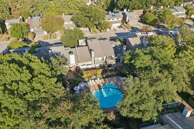2958 Country Place Circle, Carrollton, TX 75006