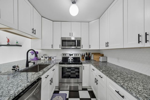 2958 Country Place Circle, Carrollton, TX 75006