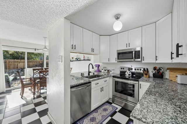 2958 Country Place Circle, Carrollton, TX 75006