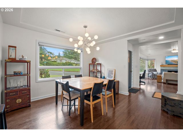 8460 Sw FAIRWAY Dr, Portland, OR 97225