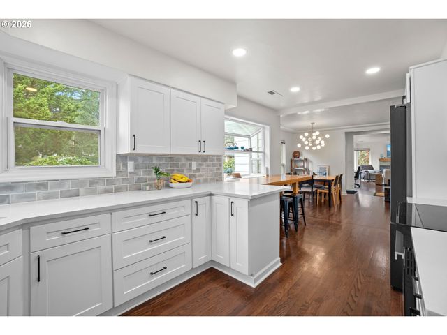 8460 Sw FAIRWAY Dr, Portland, OR 97225