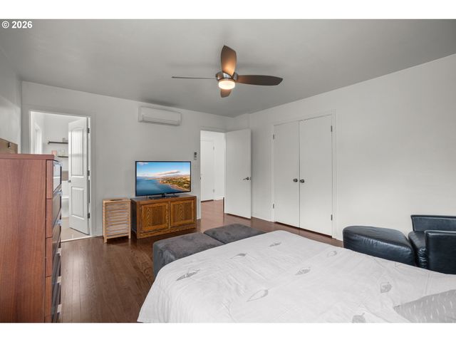 8460 Sw FAIRWAY Dr, Portland, OR 97225