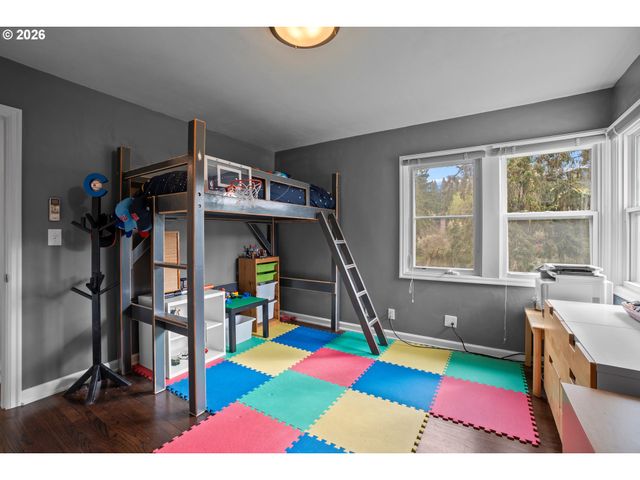 8460 Sw FAIRWAY Dr, Portland, OR 97225