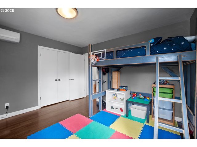 8460 Sw FAIRWAY Dr, Portland, OR 97225