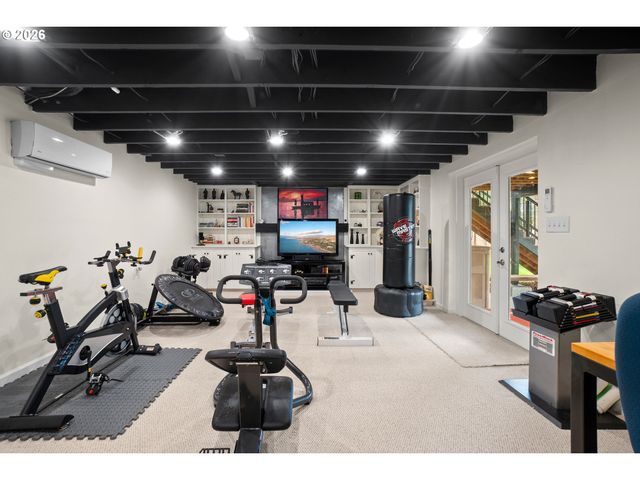 8460 Sw FAIRWAY Dr, Portland, OR 97225