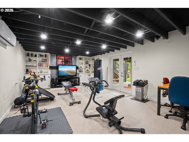 8460 Sw FAIRWAY Dr, Portland, OR 97225