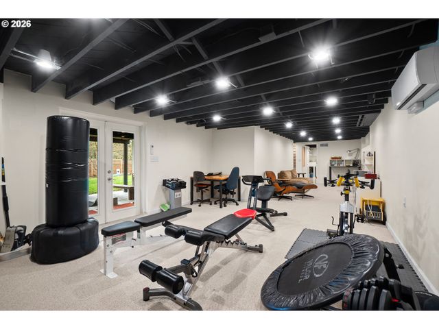 8460 Sw FAIRWAY Dr, Portland, OR 97225