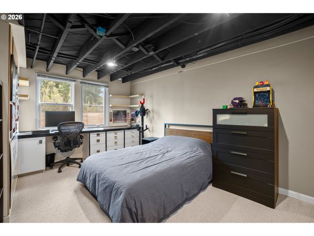 8460 Sw FAIRWAY Dr, Portland, OR 97225